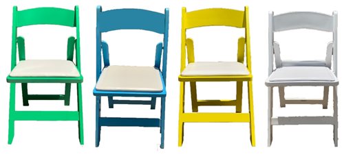 כסאות בצבעי פסטל